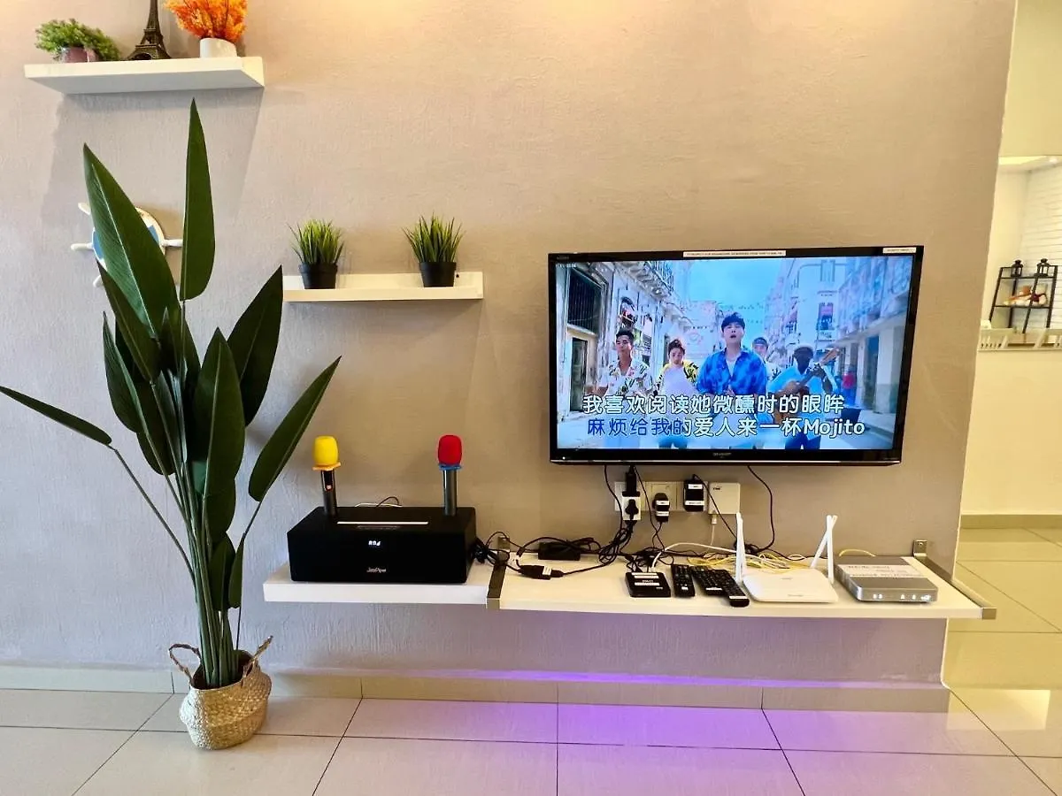 H&H 2 Karaoke, Ice Hockey Table, Game Console Lejlighed Malacca