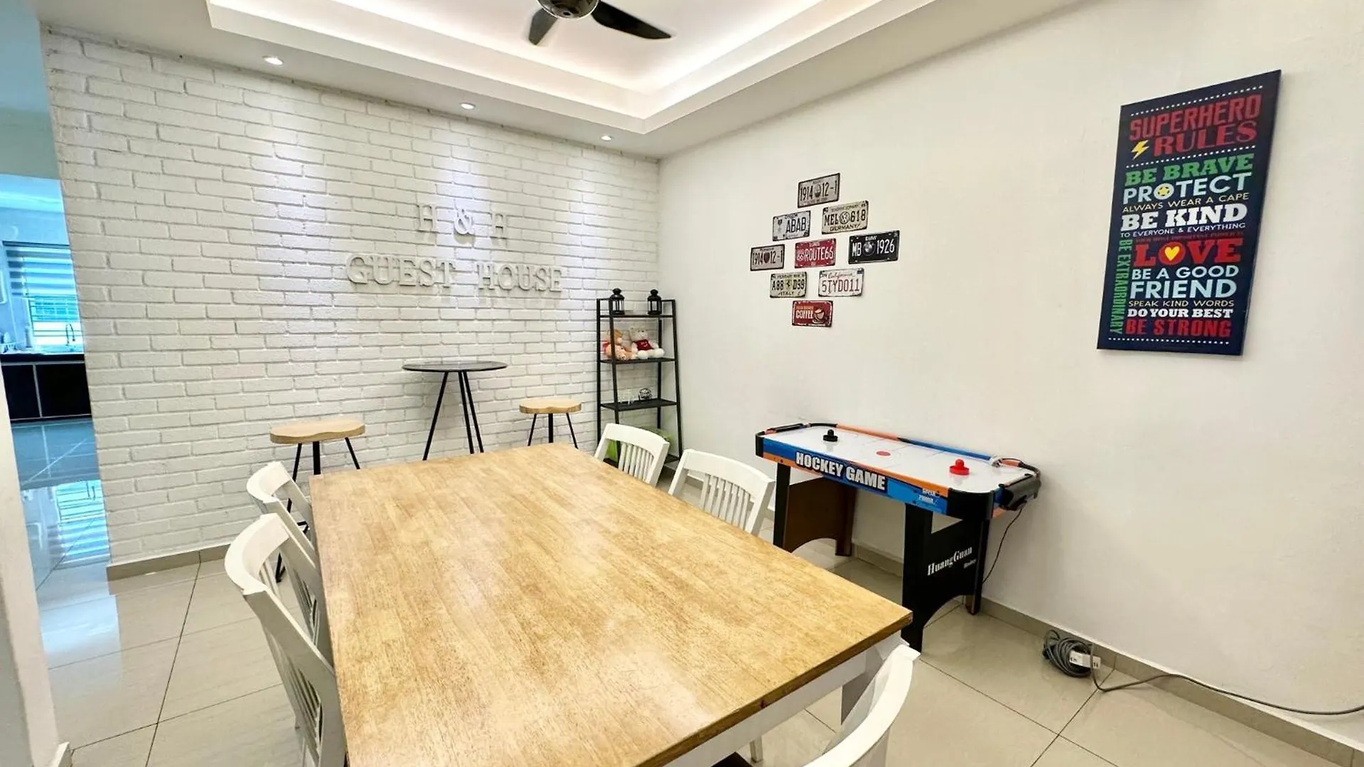 H&H 2 Karaoke, Ice Hockey Table, Game Console Lejlighed Malacca 0*,