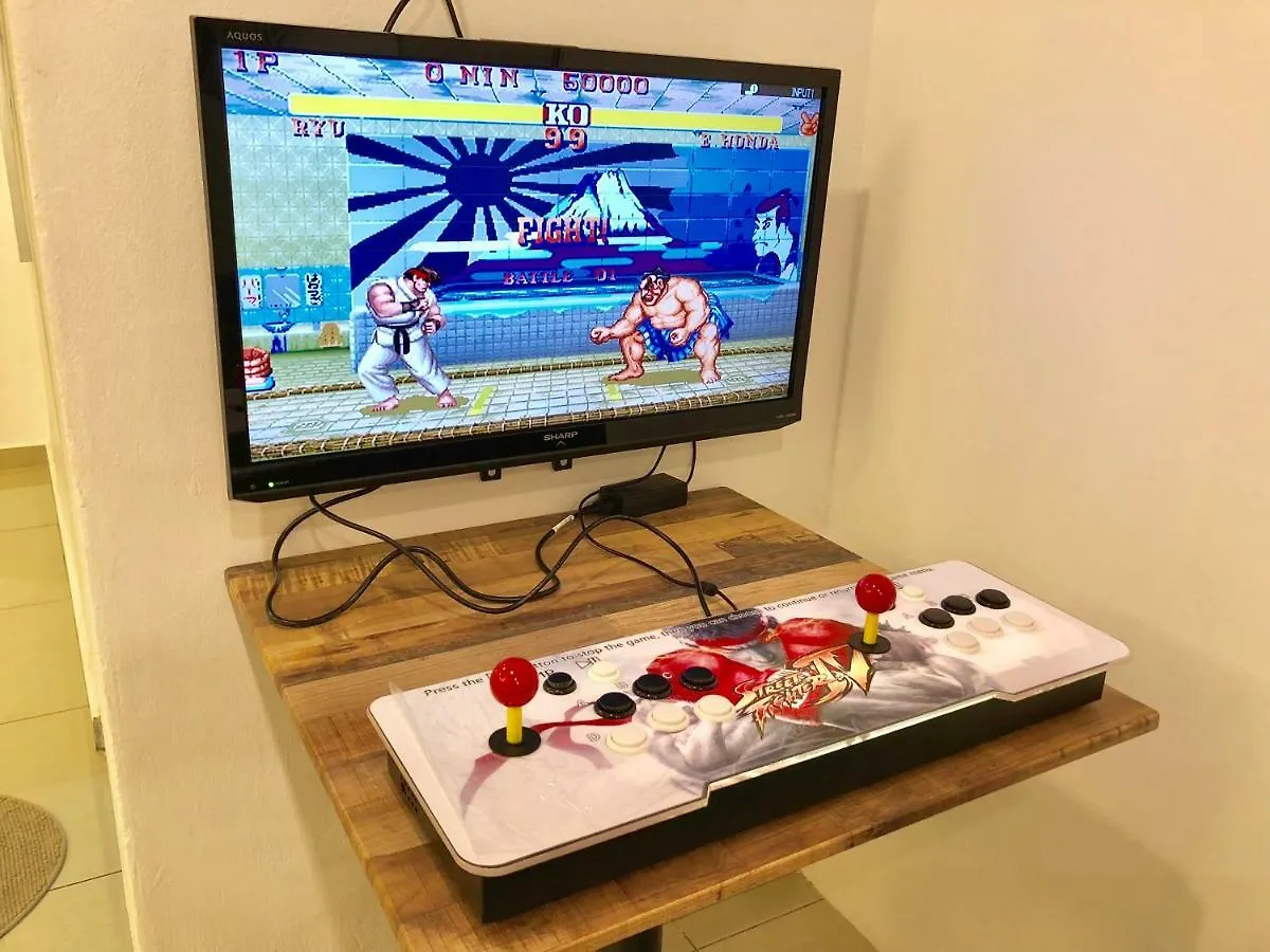 H&H 2 Karaoke, Ice Hockey Table, Game Console Lejlighed Malacca