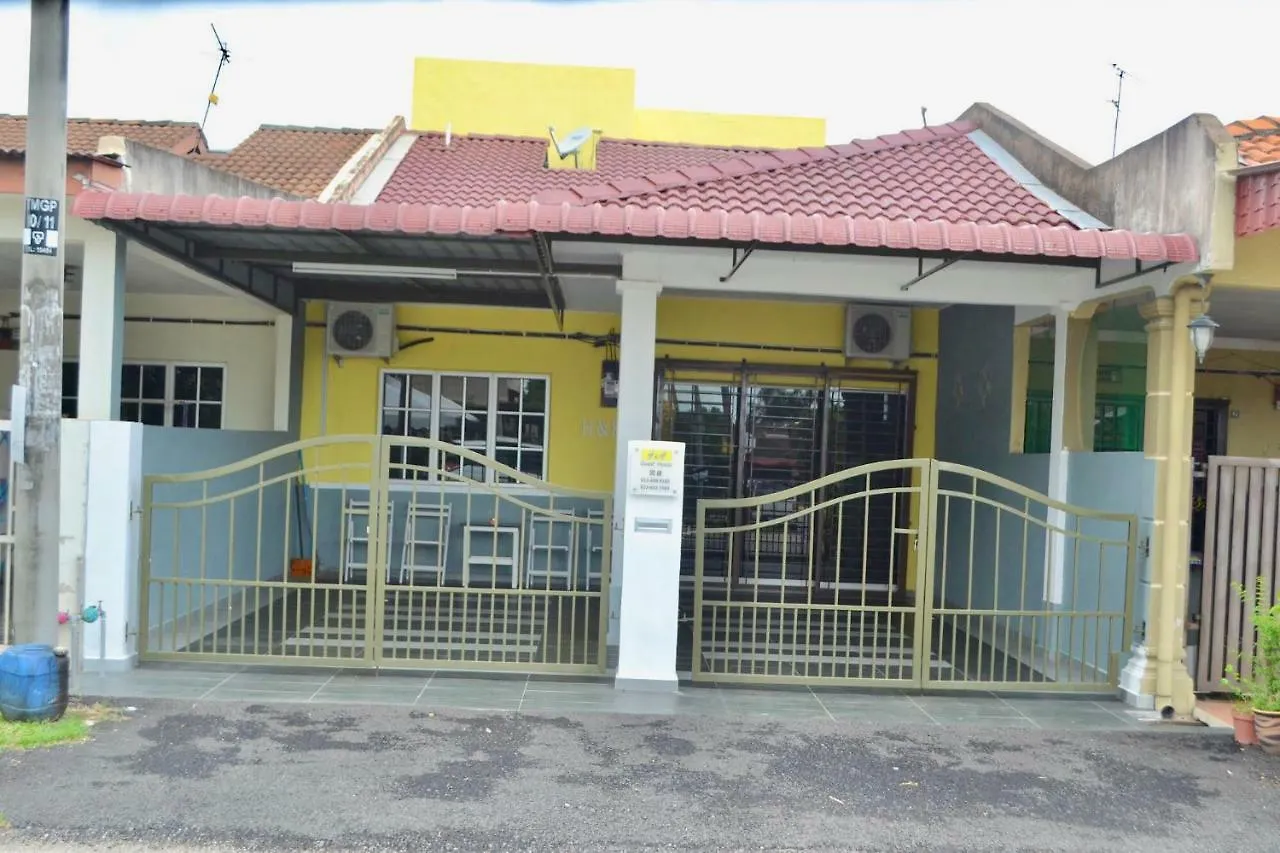 H&H 2 Karaoke, Ice Hockey Table, Game Console Lejlighed Malacca