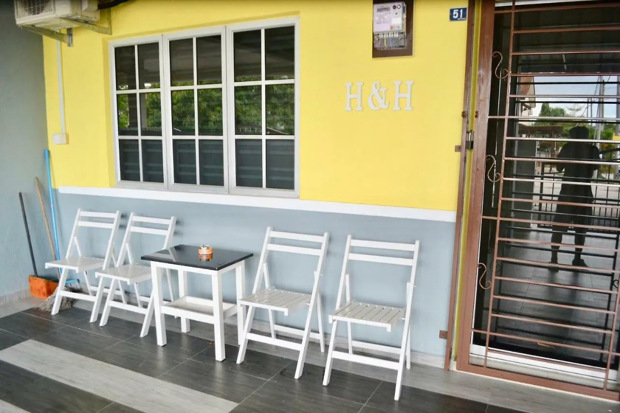 H&H 2 Karaoke, Ice Hockey Table, Game Console Lejlighed Malacca